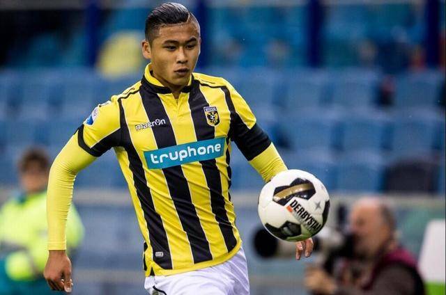 足球场上瞬 足球场上瞬