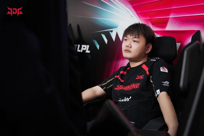 随之而来的 随之而来的